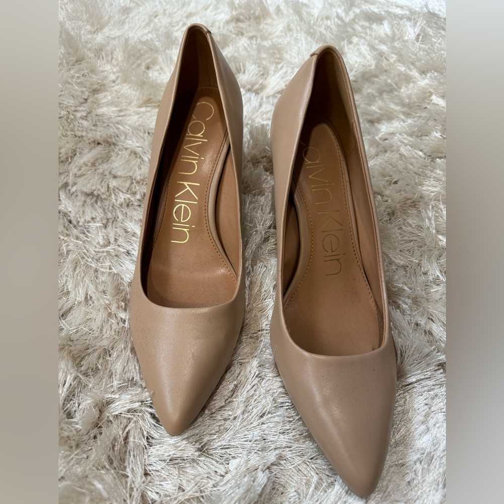 Calvin Klein 9.5 nude heel with gold accent EUC - Picture 3 of 7